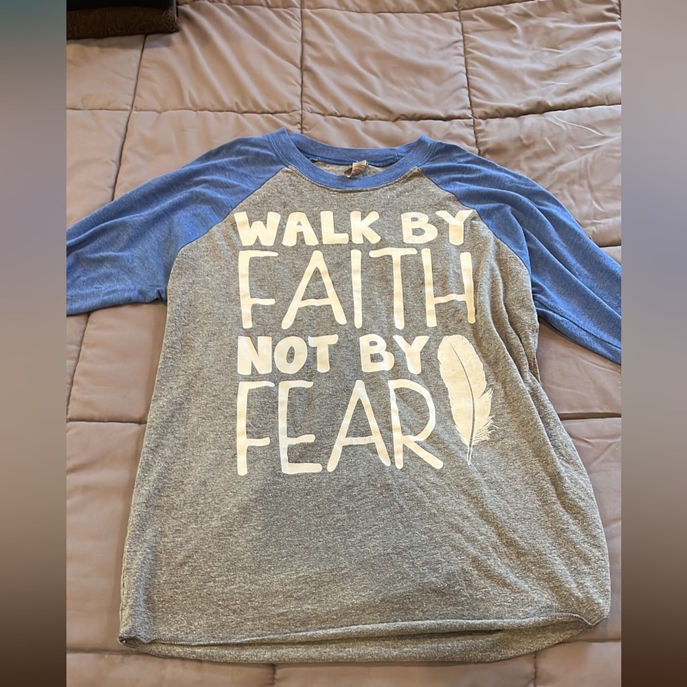 Elbow length graphic tee